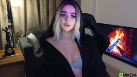 Snapshot of anna_nickol chatting on February 7, 2025, 6:13 pm Anna online show from February 7, 2025, 6:13 pm