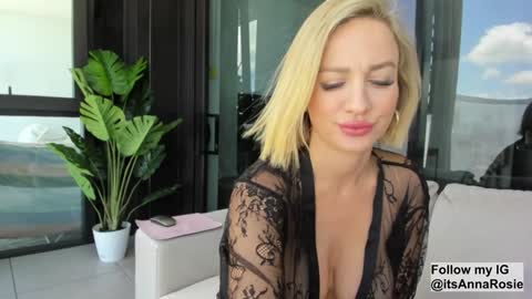 Snapshot of anna_royale chatting on January 20, 2025, 2:22 am Anna online show from January 20, 2025, 2:22 am