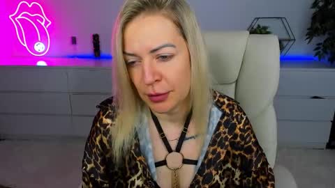 anna_snow9 online show from October 3, 2025, 5:48 am