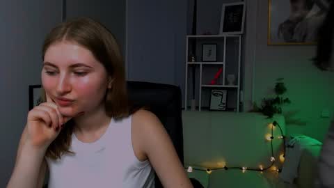 Snapshot of anna_sunshines chatting on December 17, 2024, 5:15 pm Anna pvt is open online show from December 17, 2024, 5:15 pm