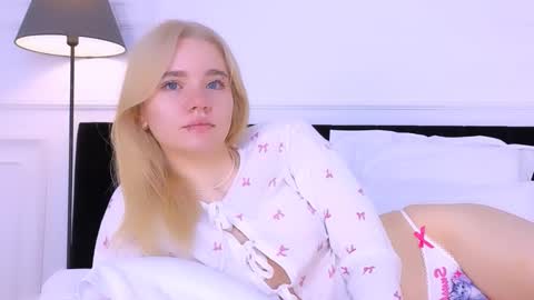 AnnaBelle online show from October 18, 2025, 2:25 am