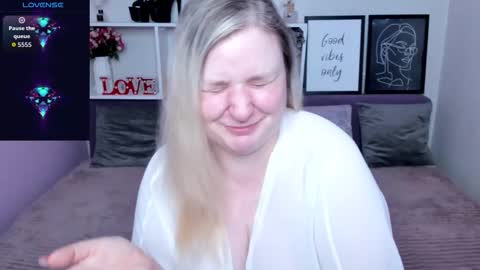 AnnaCherri online show from October 21, 2025, 3:29 am