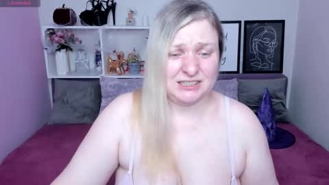 AnnaCherri online show from October 29, 2025, 3:53 am