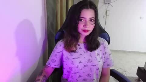 Snapshot of annacrow chatting on October 4, 2025, 9:46 pm Anna online show from October 4, 2025, 9:46 pm