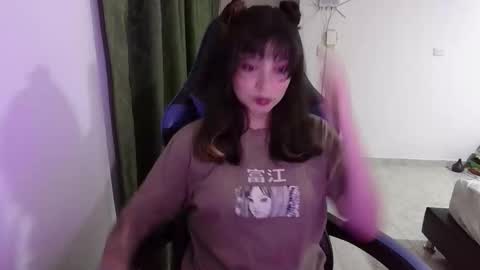 Snapshot of annacrow chatting on October 9, 2025, 1:58 am Anna online show from October 9, 2025, 1:58 am