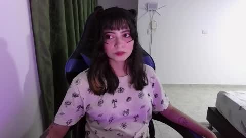 Snapshot of annacrow chatting on October 13, 2025, 1:16 am Anna online show from October 13, 2025, 1:16 am