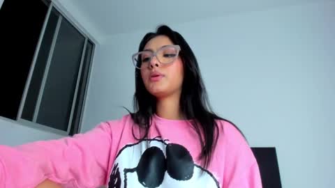 annafoox_ online show from February 5, 2025, 7:39 am