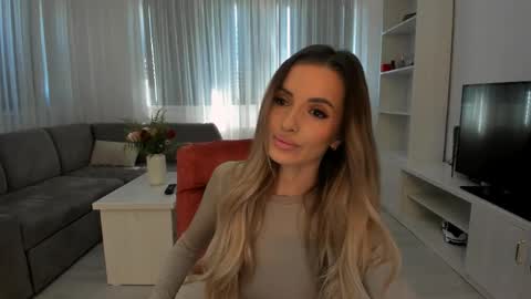 annaise  online show from April 26, 2026, 8:45 am