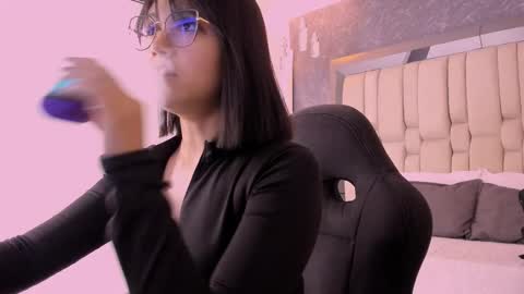 Annara Lein online show from November 26, 2025, 12:00 am