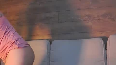 annasplash online show from October 14, 2025, 4:57 am