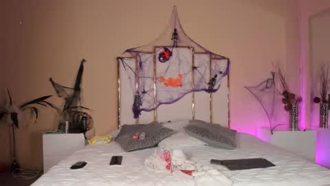 Anna online show from November 2, 2025, 4:04 am