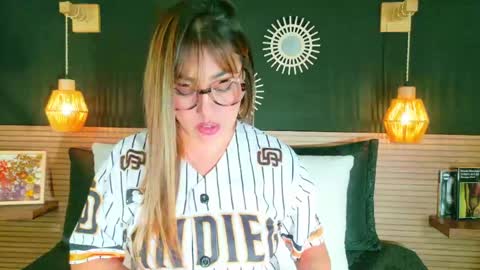 Anna Victoria online show from April 14, 2026, 12:49 am