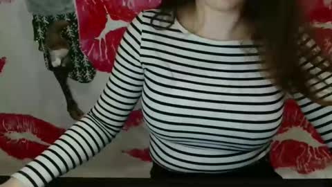 Bella online show from November 3, 2025, 6:09 pm