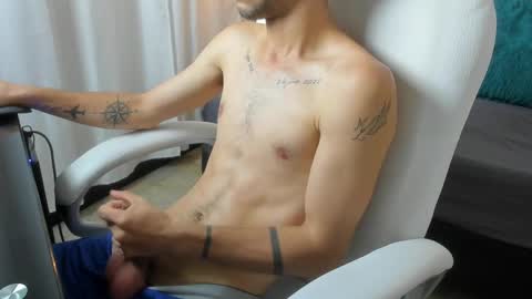 anndrass_ online show from January 31, 2025, 8:32 am