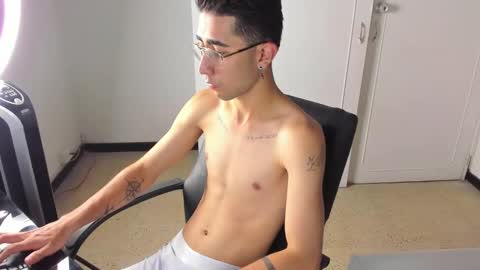 anndrass_ online show from February 4, 2025, 1:38 pm