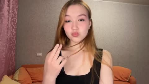 anne_blossomm online show from March 28, 2026, 5:01 pm