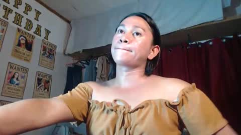 anne_hotaway online show from April 18, 2026, 7:58 pm