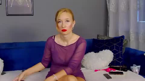 Snapshot of annehove chatting on June 25, 2026, 2:55 am Anne online show from June 25, 2026, 2:55 am
