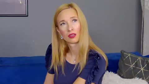 Snapshot of annehove chatting on July 3, 2026, 2:40 am Anne online show from July 3, 2026, 2:40 am