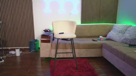 Snapshot of annemanifique chatting on June 8, 2026, 1:28 am Annemanifique Anne Lara Kelly online show from June 8, 2026, 1:28 am