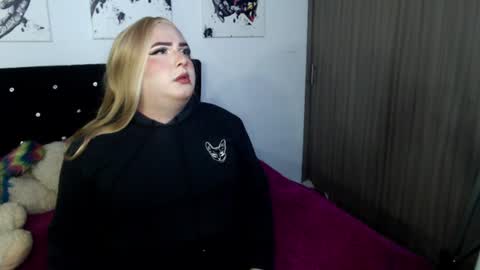 Snapshot of annevanhelsing chatting on July 10, 2026, 4:17 am Anne VanHelsing online show from July 10, 2026, 4:17 am