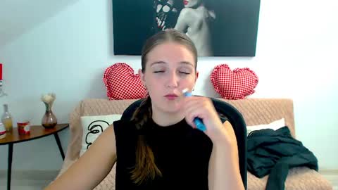 annewilsonn online show from July 21, 2026, 9:33 am
