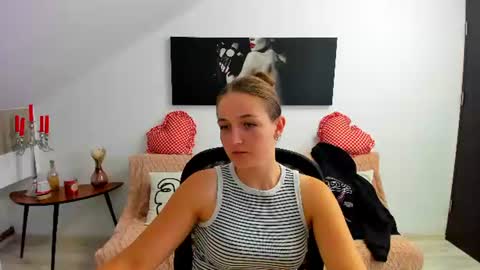 annewilsonn online show from July 29, 2026, 7:06 am