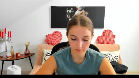 annewilsonn online show from August 3, 2026, 7:18 am