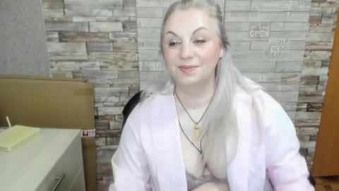 Snapshot of anngelynajoy chatting on January 13, 2026, 11:10 pm Anngel online show from January 13, 2026, 11:10 pm