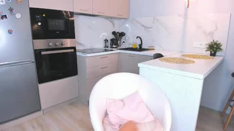 Annie online show from October 11, 2025, 12:04 pm