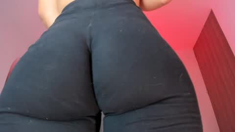 Snapshot of annibigass4daddy chatting on April 20, 2026, 11:39 pm Creamy online show from April 20, 2026, 11:39 pm