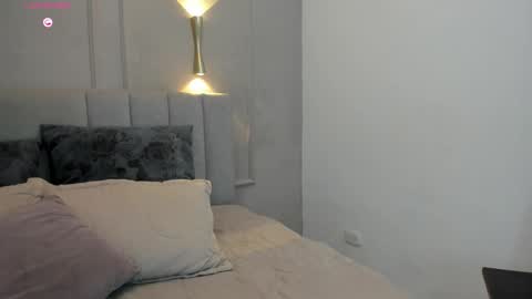 annie_20_ online show from January 7, 2026, 12:07 pm