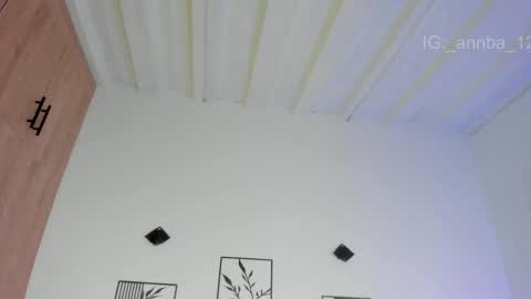 annie_barozzi online show from April 9, 2026, 12:10 pm