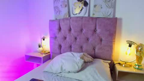 Snapshot of annie_bonnie_ chatting on June 22, 2026, 12:02 pm Annie Bonnie online show from June 22, 2026, 12:02 pm