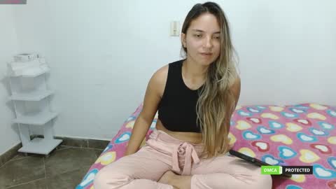 annie cherry independent model online show from December 27, 2024, 10:12 am