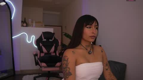 Annie online show from April 10, 2026, 8:02 pm