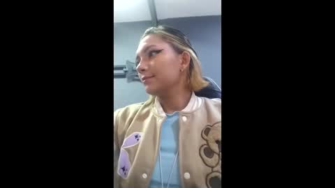 Snapshot of annie_hans chatting on December 9, 2024, 3:54 pm annie_hans online show from December 9, 2024, 3:54 pm