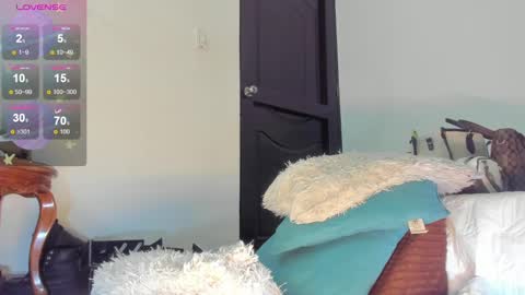 annie_santosx online show from February 15, 2025, 6:33 pm