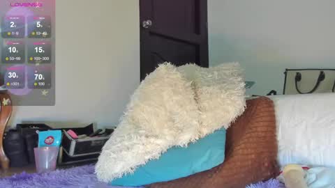 annie_santosx online show from February 19, 2025, 7:59 pm