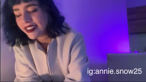 JEANNE no olvides seguirme dont forget follow me  uu online show from March 3, 2025, 10:10 pm