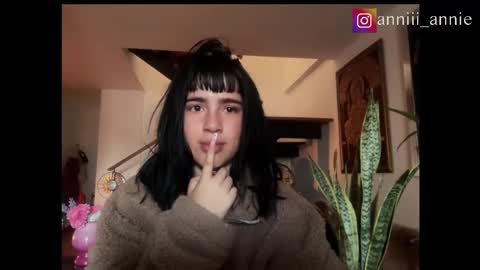 JEANNE no olvides seguirme dont forget follow me  uu online show from September 23, 2025, 11:13 am