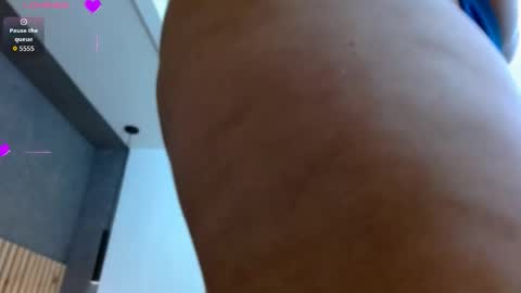 Annie Volker online show from October 22, 2025, 3:51 am