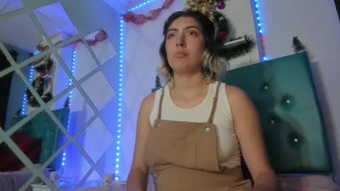 Snapshot of annie_winter1 chatting on December 12, 2024, 12:27 am Annie online show from December 12, 2024, 12:27 am