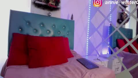 Snapshot of annie_winter1 chatting on January 2, 2025, 9:28 pm Annie online show from January 2, 2025, 9:28 pm