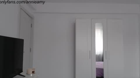 Annie online show from December 12, 2024, 12:22 pm