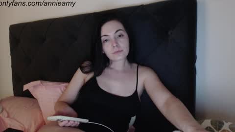 Annie online show from February 24, 2025, 7:52 pm