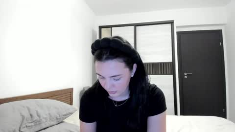 Annie online show from April 5, 2026, 7:22 pm