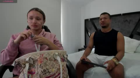 Annie and Stefan online show from November 16, 2025, 3:28 pm