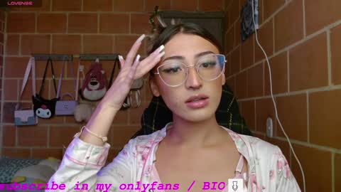 Snapshot of anniee_land chatting on December 3, 2024, 12:38 pm Annie online show from December 3, 2024, 12:38 pm