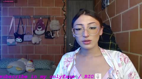 Snapshot of anniee_land chatting on December 3, 2024, 3:44 pm Annie online show from December 3, 2024, 3:44 pm